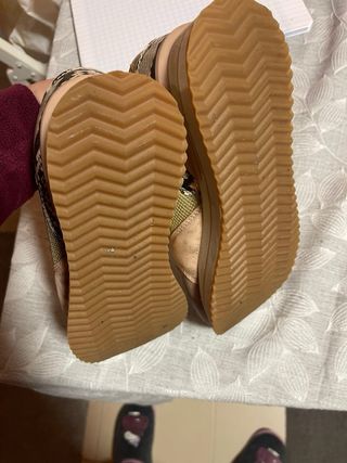 Zapatillas urbanas Pepe Jeans rosas y doradas