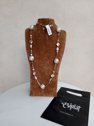  Collar Largo con Perlas y Abalorios 