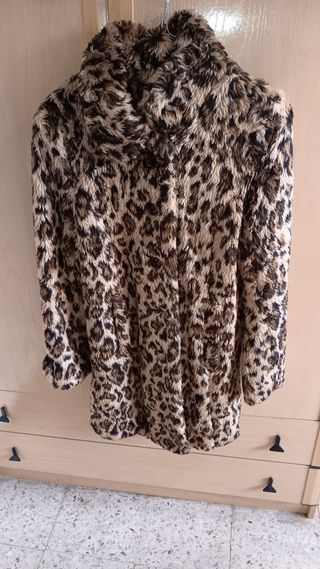Chaquetón de piel sintética de leopardo