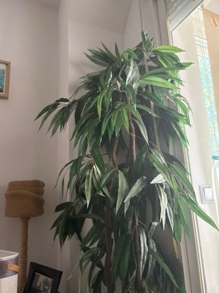 Planta artificial con macetero y luz led