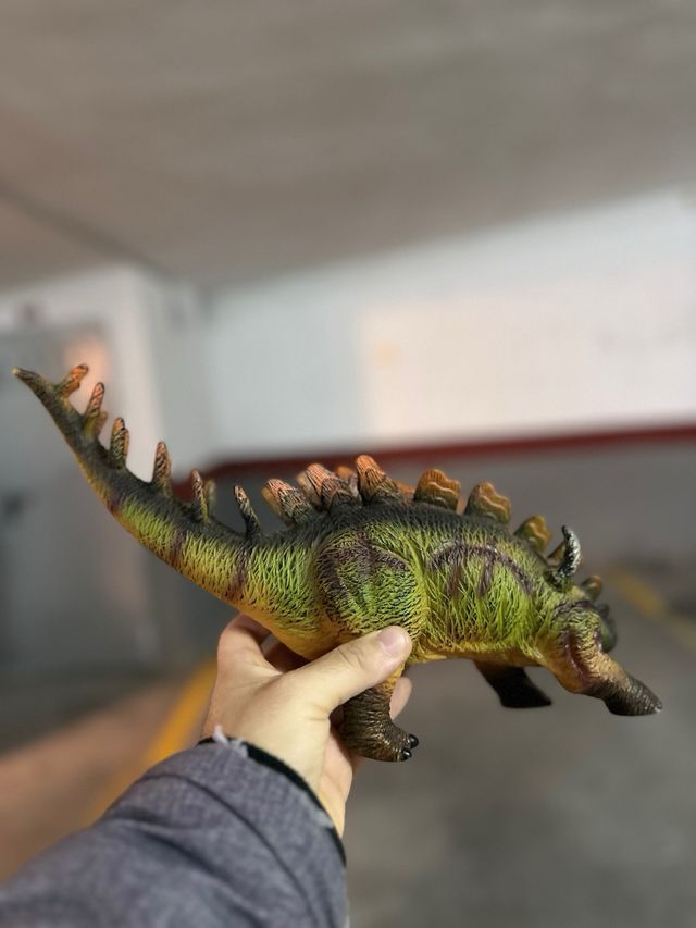 Dinosaurio con rugido