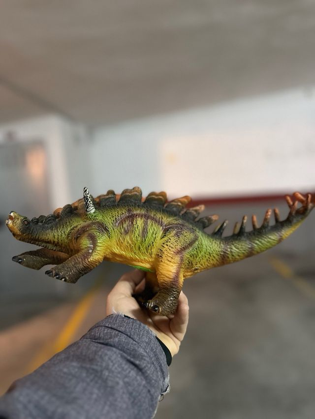 Dinosaurio con rugido