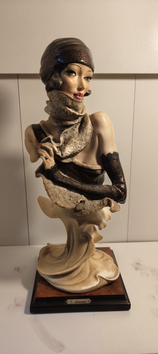 Figura cerámica - Mujer - Armani