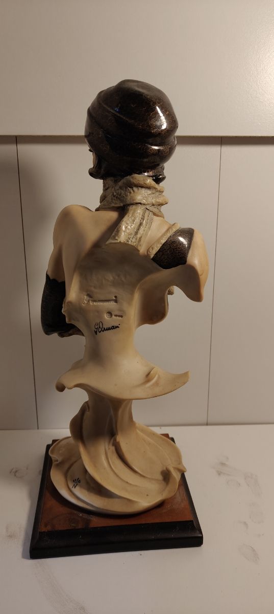 Figura cerámica - Mujer - Armani