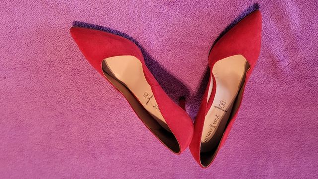 Zapatos rojos de tacón