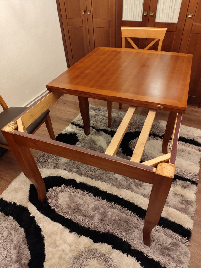 Mesa y sillas de comedor