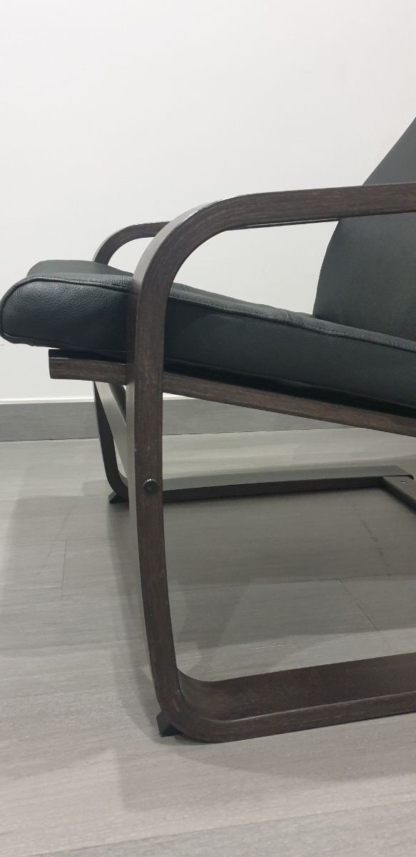 POÄNG de piel negro