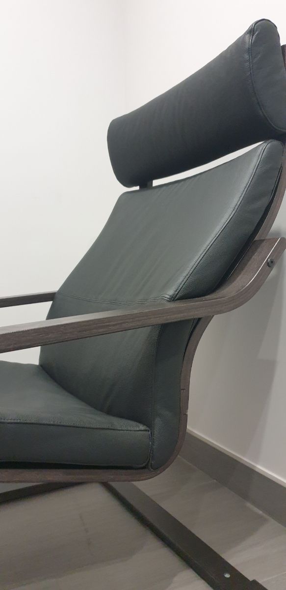 POÄNG de piel negro