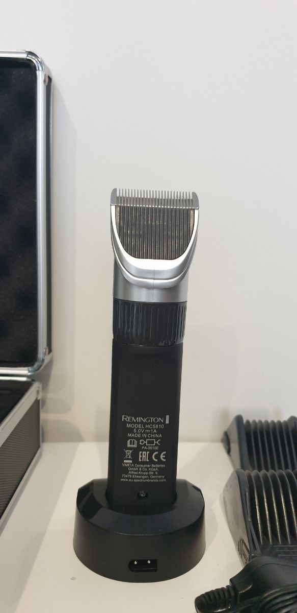 Máquina de cortar el pelo inalámbrica Remington.