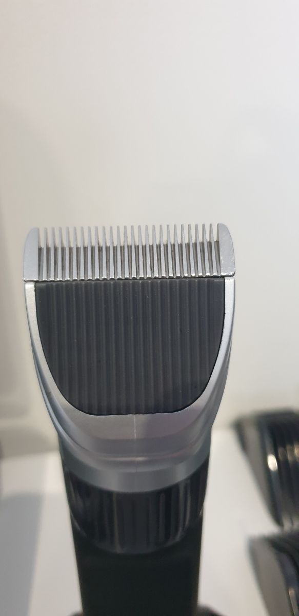 Máquina de cortar el pelo inalámbrica Remington.