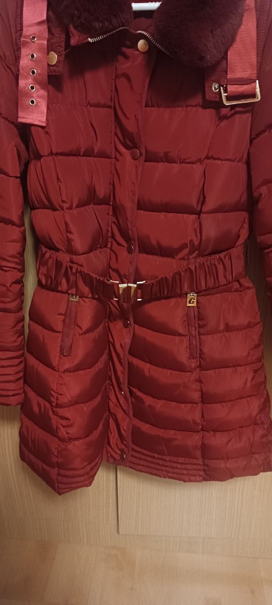 Abrigo rojo forrado con pelito