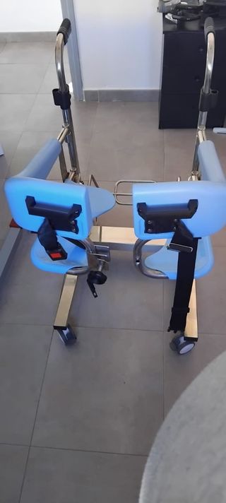 SILLA DE RUEDAS PARA AYUDAR A BAÑAR 