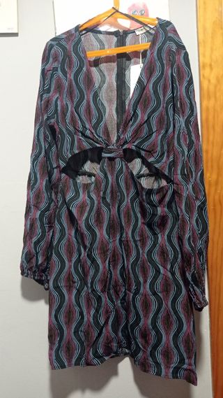 Vestido mujer con aberturas laterales.