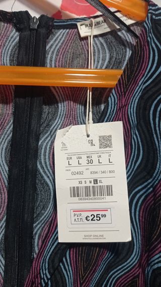 Vestido mujer con aberturas laterales.