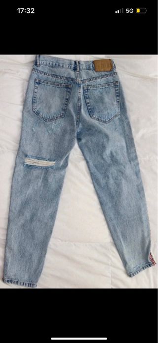 Lote de ropa: 3 pantalones 1 cazadora