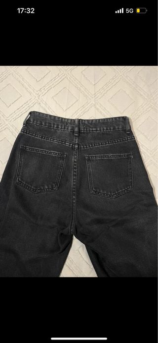 Lote de ropa: 3 pantalones 1 cazadora