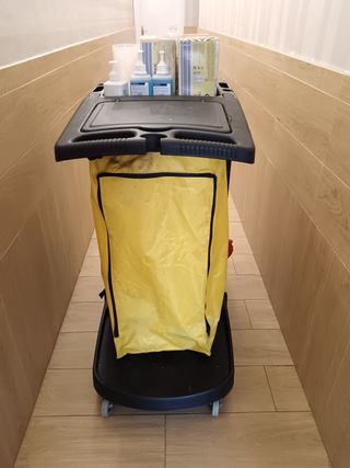 Carro limpieza profesional camarera piso hotel