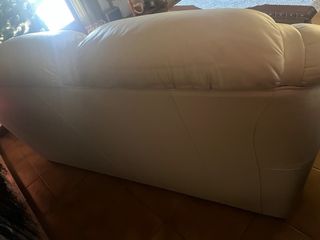 Sofa tres plazas piel crema