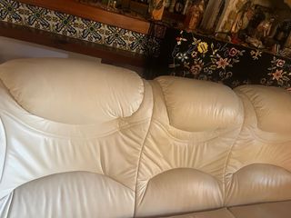 Sofa tres plazas piel crema