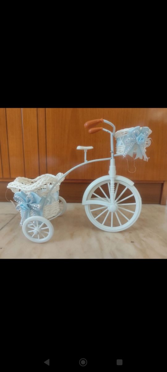 Triciclo con cesto in filo intrecciato HD STAR