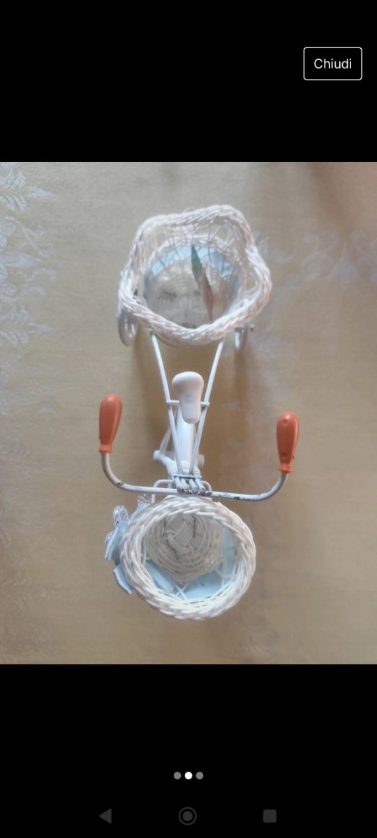 Triciclo con cesto in filo intrecciato HD STAR