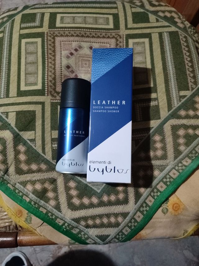 Doccia sciampo Leather + deodorante spray