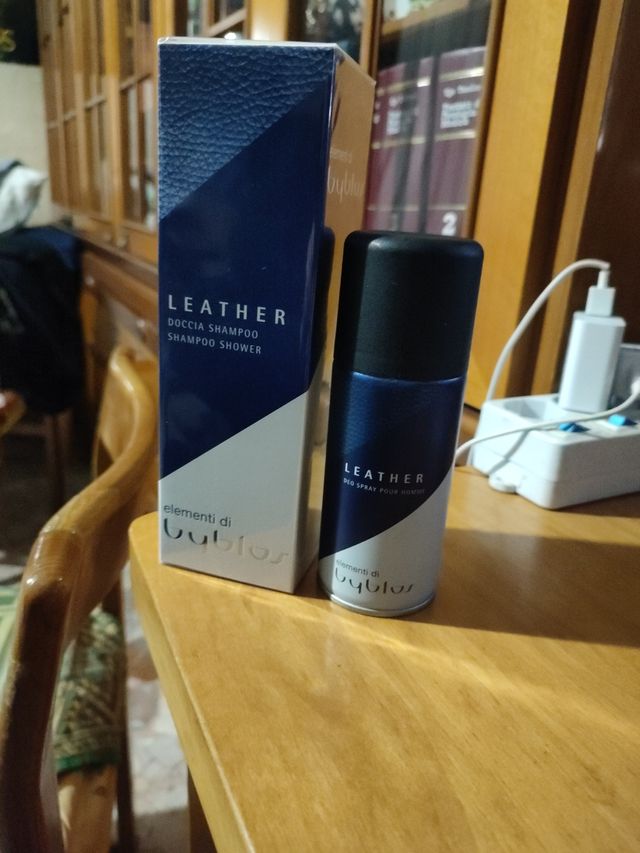 Doccia sciampo Leather + deodorante spray