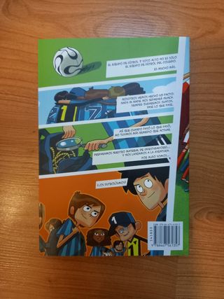 Los Futbolísimos 1: El misterio de los árbitros dormidos (Spanish Edition)