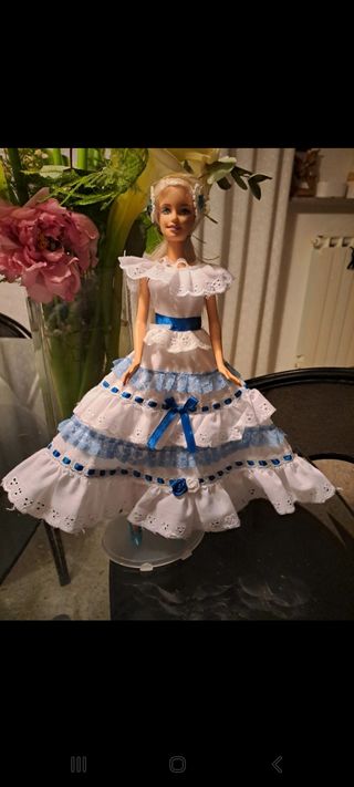 Barbie con vestito romantico