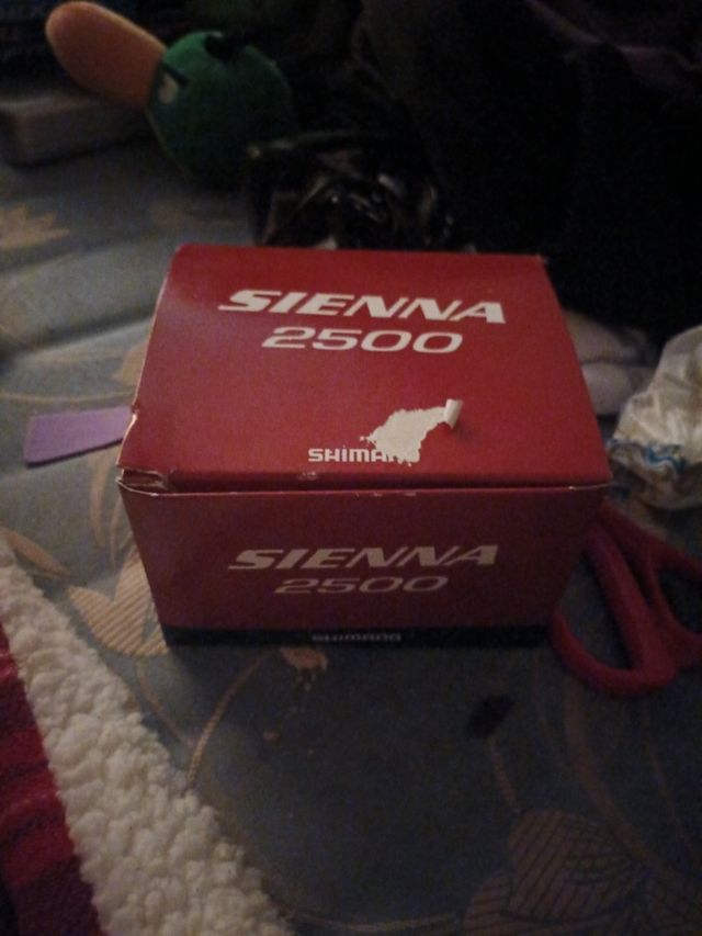 Carrete sienna 2500 am estrenar