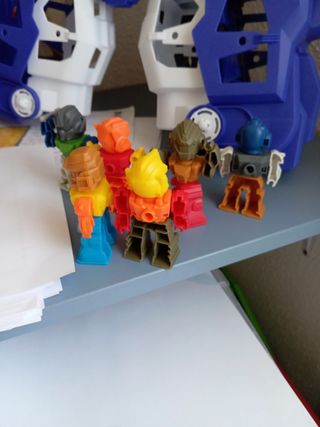 Transformer con muñecos