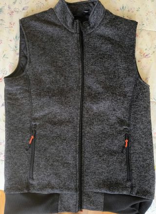 Chaleco de hombre abrigado en perfecto estado