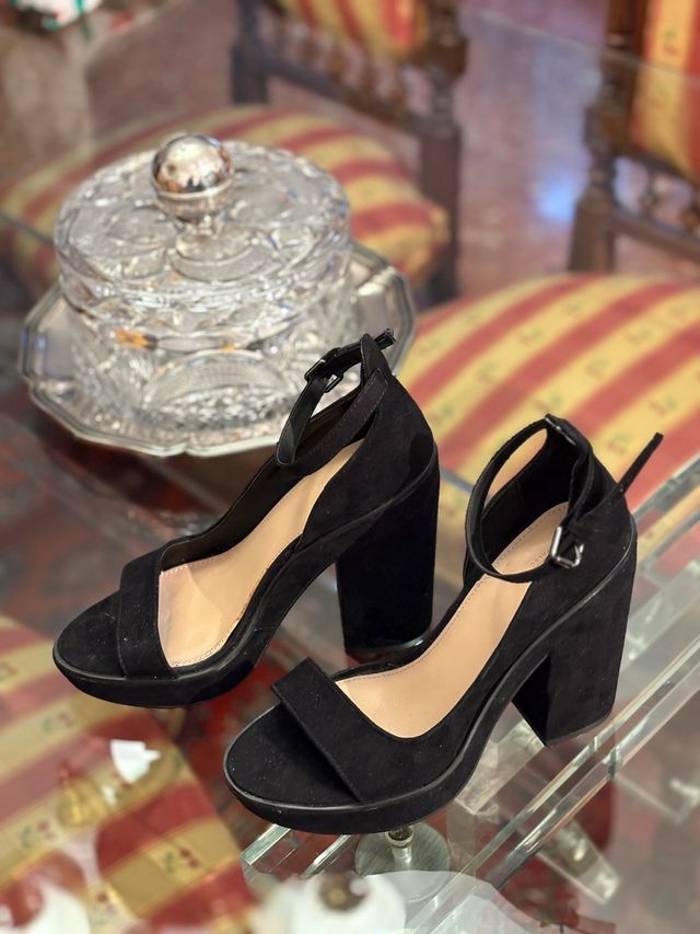 Zapatos tacón cuadrado con pulsera 37