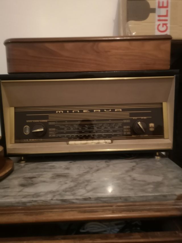 Radio d'epoca minerva