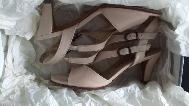 Sandalias piel beig/nude. Peter Kaiser. T. 37