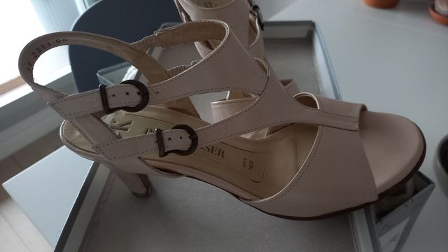 Sandalias piel beig/nude. Peter Kaiser. T. 37