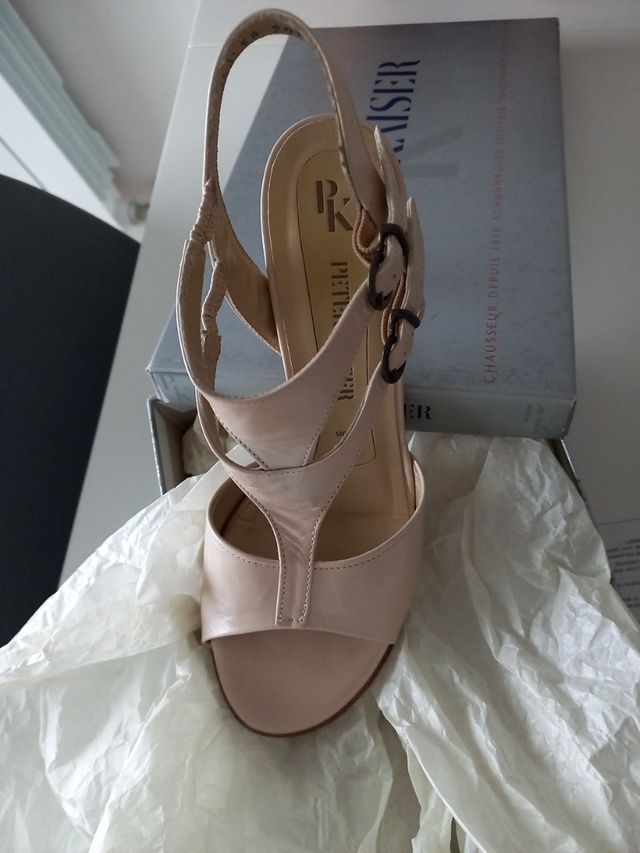 Sandalias piel beig/nude. Peter Kaiser. T. 37