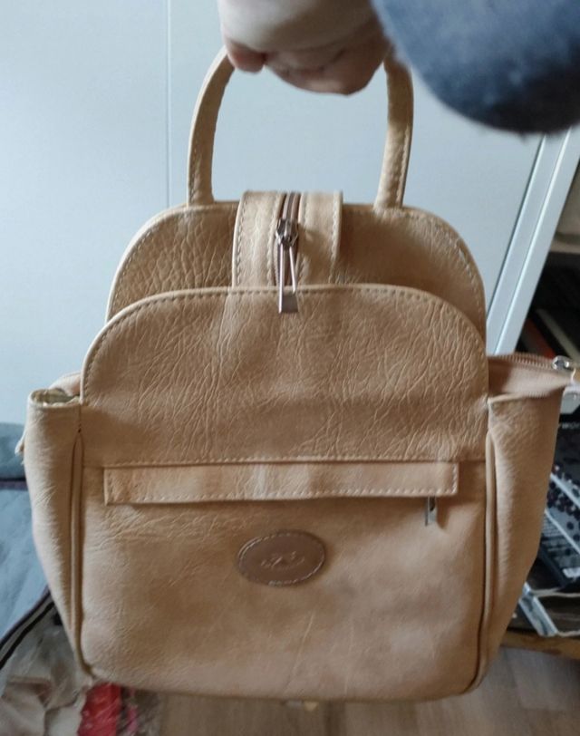 Mochila de piel hecha en España