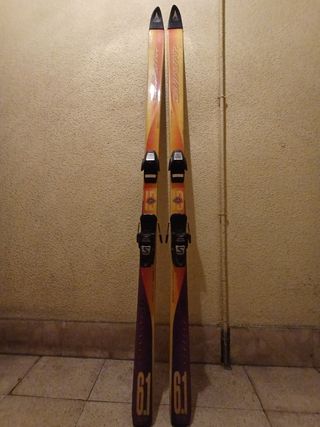 Tablas de esquiar con fijaciones 