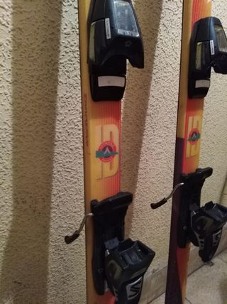 Tablas de esquiar con fijaciones 
