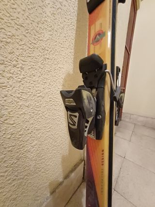 Tablas de esquiar con fijaciones 