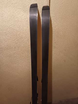 Tablas de esquiar con fijaciones 