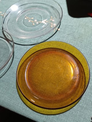 3 platillos duralex diferentes de postre