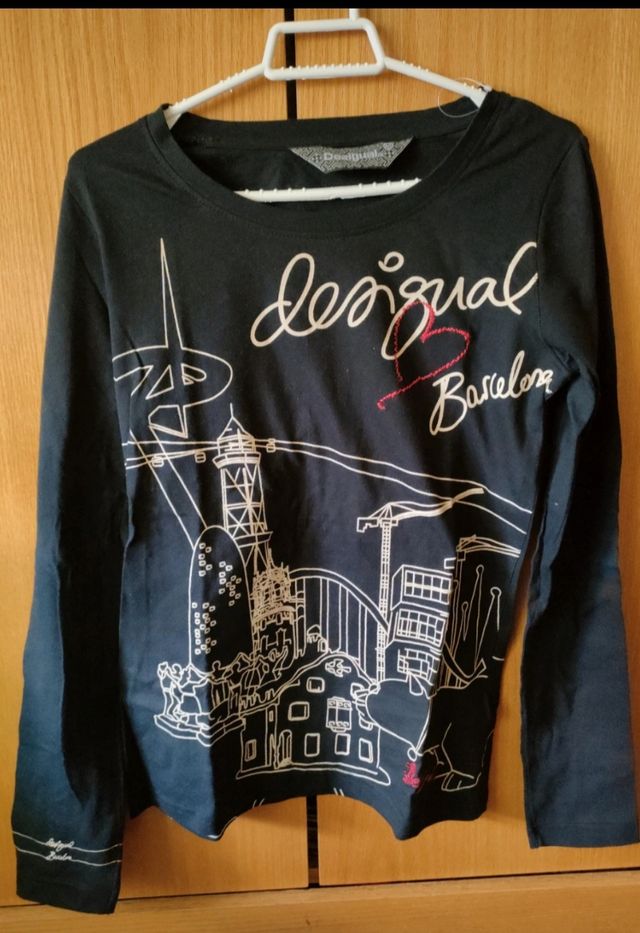 Camiseta manga larga.Desigual. Nueva.