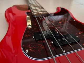 Bajo Precision Sire P5 cuerdas planas 
