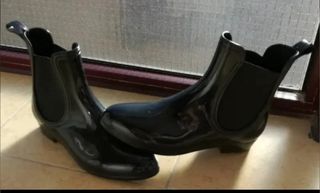 Botines color negro chica