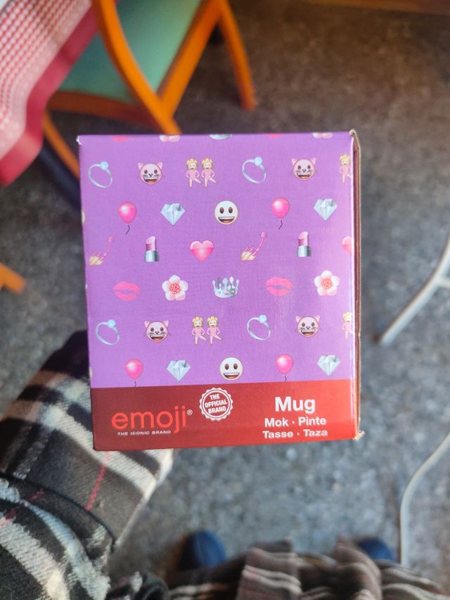 Taza emoji love gato