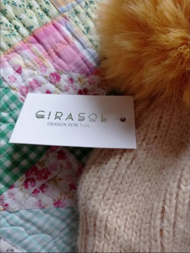 Gorro con pompón a estrenar 