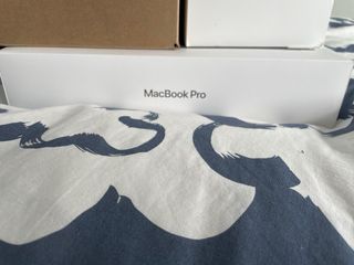 Caja vacia Macbook Pro m3