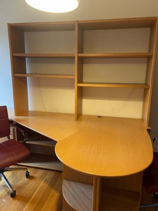 Conjunto escritorio doble con librería  y sillas 